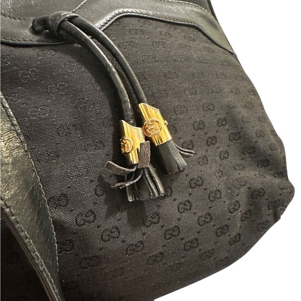 Gucci Black Crossbody Bag with Gold Zippers - Picture 4 of 8